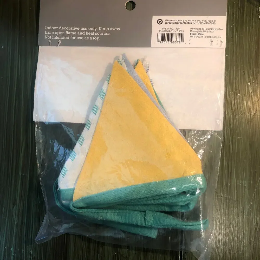 Spritz NWT Green Yellow Triangle Garland 1 Count 5ft 9in